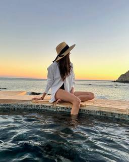 Nina Dobrev feet photo thumbnail