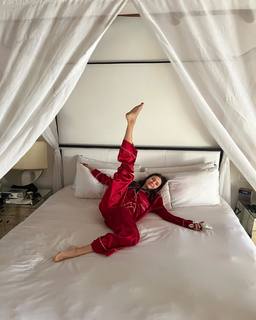 Nina Dobrev feet photo thumbnail