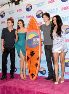 Nina Dobrev feet photo thumbnail
