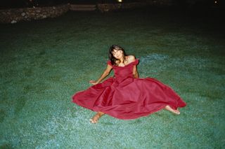 Nina Dobrev feet photo thumbnail