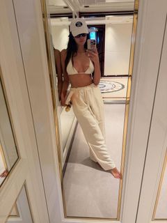 Nina Dobrev feet photo thumbnail