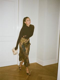 Nina Dobrev feet photo thumbnail