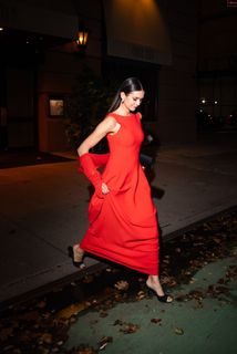 Nina Dobrev feet photo thumbnail