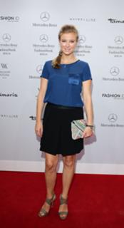 Nina Eichinger feet photo 16