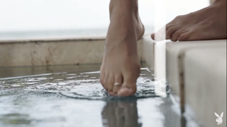 Nina Marie Daniele feet photo thumbnail