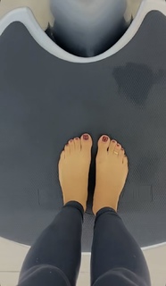 Nina Marie Daniele feet photo thumbnail