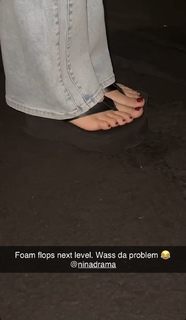 Nina Marie Daniele feet photo thumbnail