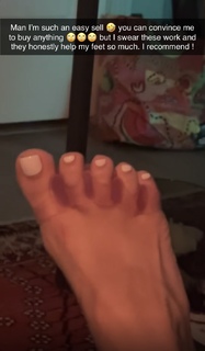 Nina Marie Daniele feet photo thumbnail