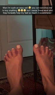 Nina Marie Daniele feet photo thumbnail