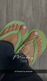 Nina Marie Daniele feet photo thumbnail