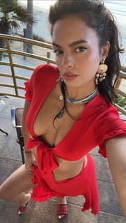 Nina Marie Daniele feet photo thumbnail