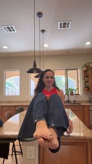 Nina Marie Daniele feet photo thumbnail