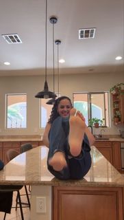 Nina Marie Daniele feet photo thumbnail