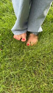 Nina Marie Daniele feet photo thumbnail