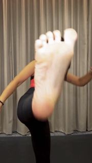 Nina Marie Daniele feet photo thumbnail