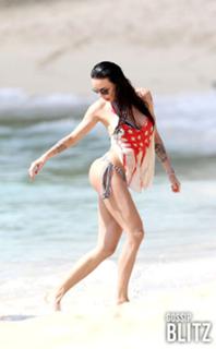 Nina Moric feet photo 17
