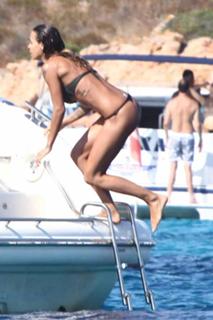 Nina Moric feet photo 5