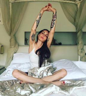 Nina Moric feet photo 10