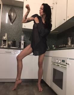 Nina Moric feet photo 1