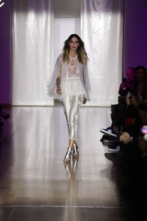 Nina Moric feet photo 8