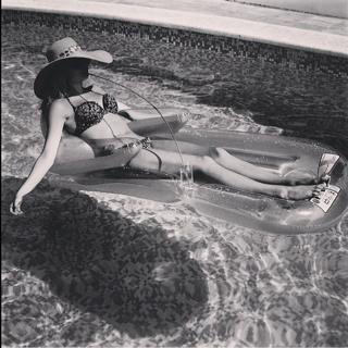 Nina Nesbitt feet photo 14