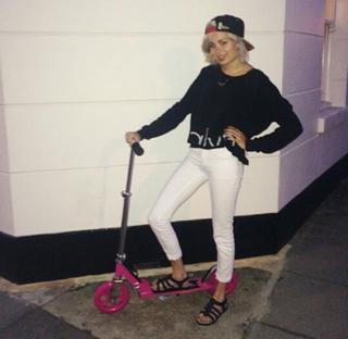 Nina Nesbitt feet photo 6