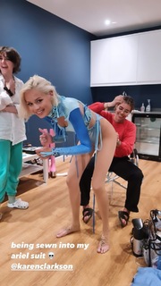 Nina Nesbitt feet photo 10
