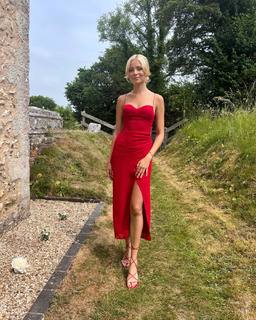 Nina Nesbitt feet photo 1