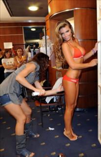 Nina Senicar feet photo thumbnail