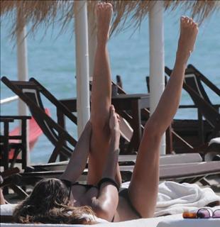 Nina Senicar feet photo thumbnail