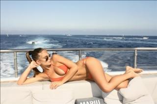 Nina Senicar feet photo thumbnail