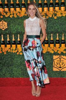 Nina Senicar feet photo thumbnail