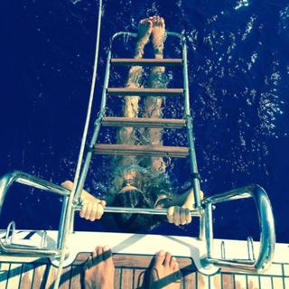 Nina Senicar feet photo thumbnail