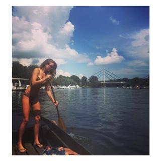 Nina Senicar feet photo thumbnail