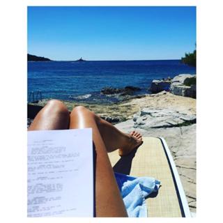 Nina Senicar feet photo thumbnail