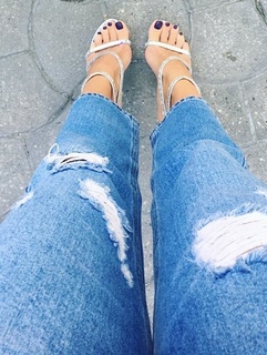 Nina Senicar feet photo thumbnail