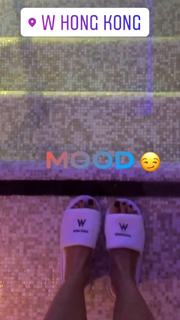 Nina Senicar feet photo thumbnail