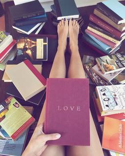 Nina Senicar feet photo thumbnail