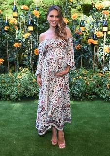 Nina Senicar feet photo thumbnail