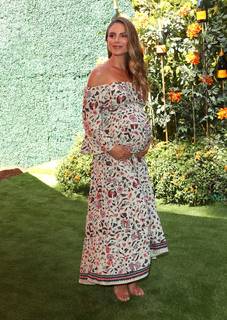 Nina Senicar feet photo thumbnail