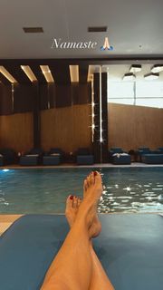 Nina Senicar feet photo thumbnail