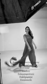 Nina Senicar feet photo thumbnail