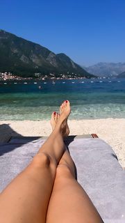 Nina Senicar feet photo thumbnail