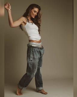 Nina Senicar feet photo thumbnail