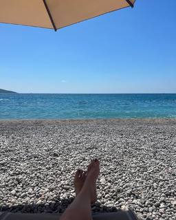 Nina Senicar feet photo thumbnail