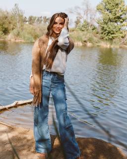 Nina Senicar feet photo thumbnail