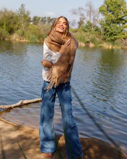 Nina Senicar feet photo thumbnail