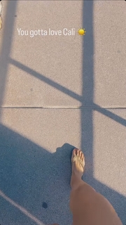 Nina Senicar feet photo thumbnail