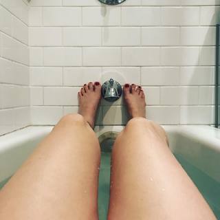 Nina Siemaszko feet photo 15