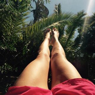 Nina V. Heinemann feet photo thumbnail